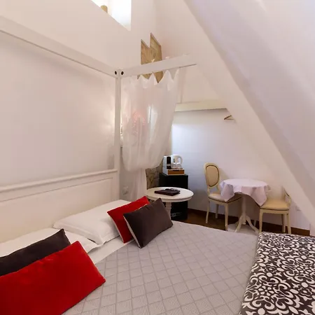 Le Nicchie Luxury Couette-café