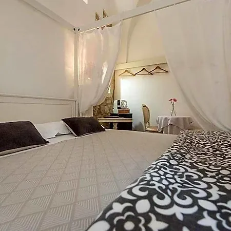 Le Nicchie Luxury Bed & Breakfast 4*